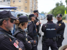 Efectivos de la Policía Nacional desplegados en el Polígono Sur