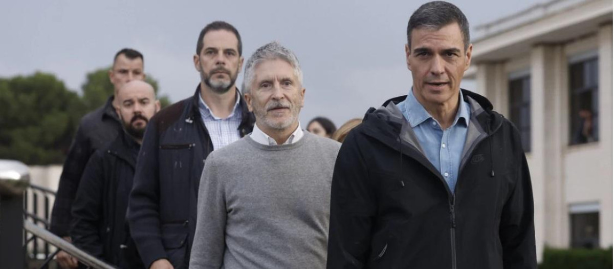 Pedro Sánchez y Fernando Grande-Marlaska visitan las zonas afectadas por la DANA en Valencia