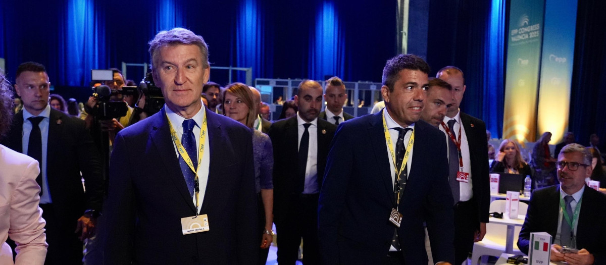 Mazón y Feijóo en su llegada al Congreso del PP europeo en la Feria de Valencia