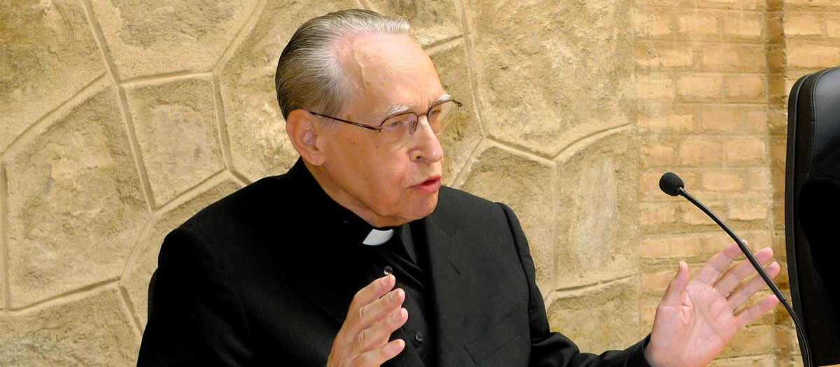 El padre Mendizábal, en una de sus célebres conferencias