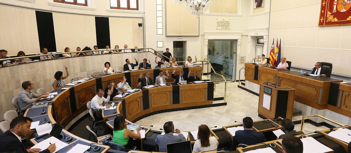 Imagen del leno ordinario de junio de la Diputación de Alicante

REMITIDA / HANDOUT por DIPUTACIÓN DE ALICANTE
Fotografía remitida a medios de comunicación exclusivamente para ilustrar la noticia a la que hace referencia la imagen, y citando la procedencia de la imagen en la firma
04/6/2025