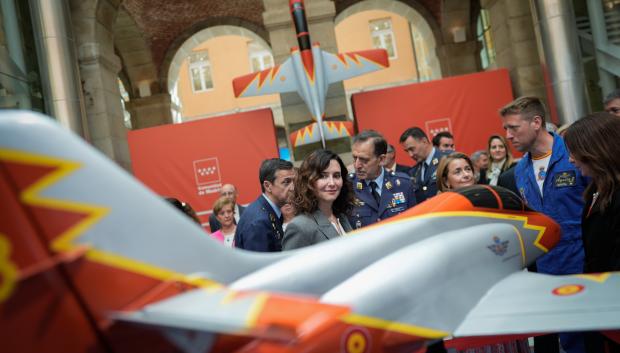 La presidenta de la Comunidad de Madrid, Isabel Díaz Ayuso, en la presentación de la exposición por el 40 aniversario de la Patrulla Águila