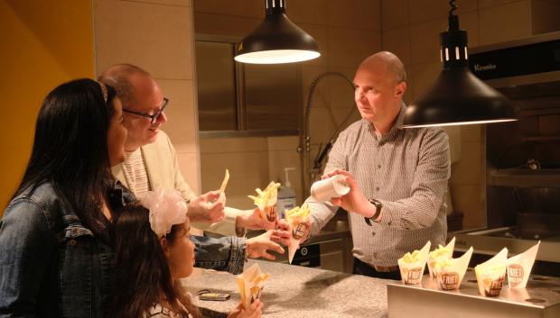 La visita culmina con una degustación de la patata frita belga.